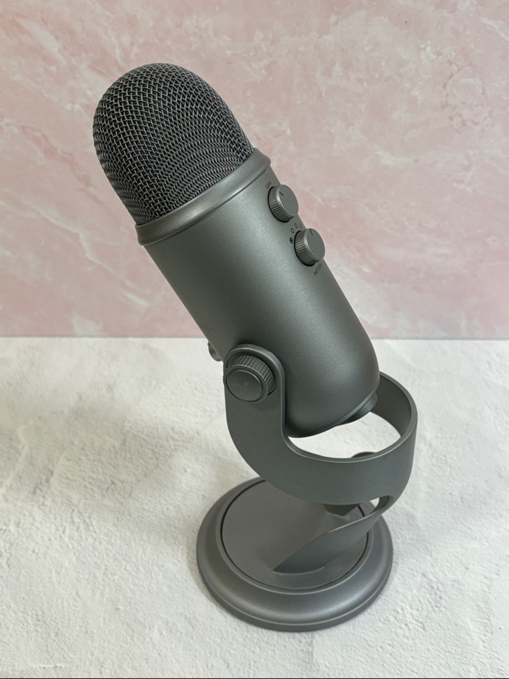 Blue Yeti USB Condenser Mic - Silver | Multi-Pattern Podcast/ Streaming Mic - Picture 4 of 5
